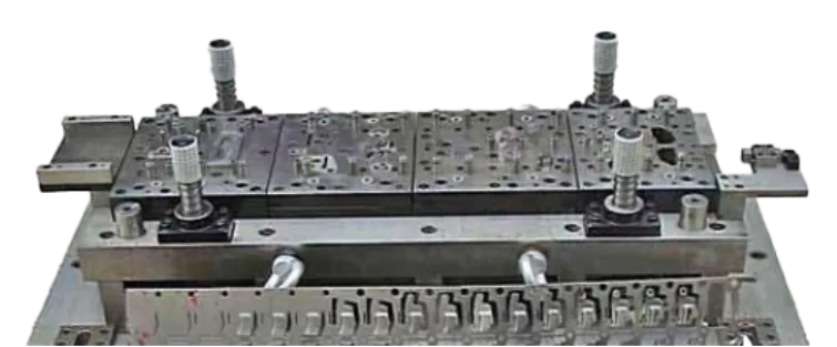 Metal stamping die